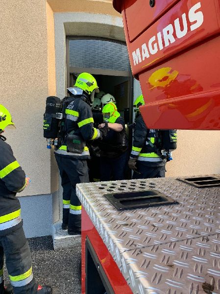 Dramatischer Wohnungsbrand in Villach (Bild 2)